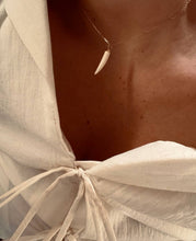 Cargar imagen en el visor de la galería, COLGANTE ·SAFARI· HUESO