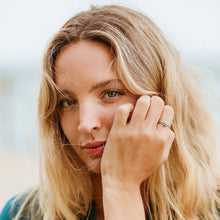 Cargar imagen en el visor de la galería, ANILLO FLOR TURQUESAS ·HAWAI·