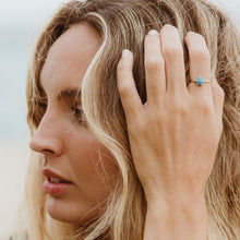 Cargar imagen en el visor de la galería, ANILLO FLOR TURQUESAS ·HAWAI·