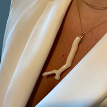 Cargar imagen en el visor de la galería, COLGANTE CORAL ·BORA BORA·